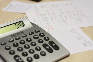 lost wage calculator and workers comp payment calculator image of calculator and paperwork on desk